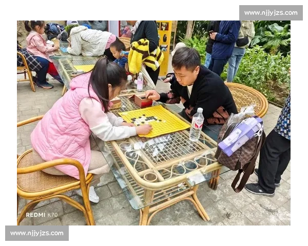 世界冠军 CC 首局险胜 QZZ，皇儿力挺引五子棋圈热议
